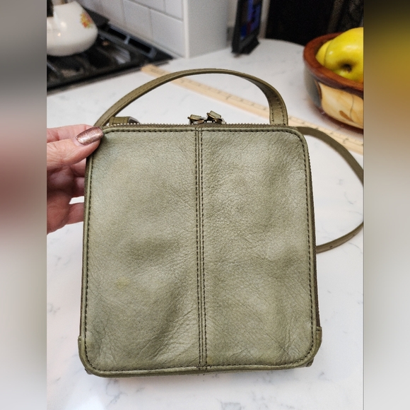 AMERICAN LEATHER CO Compact Leather Crossbody Bag in Sage. EUC - Picture 2 of 14